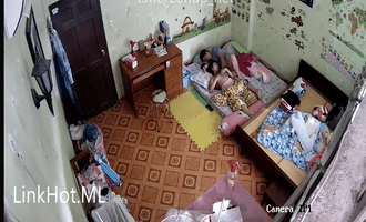 Hack camera của đôi vợ chồng giãn cách xã hội tại nhà